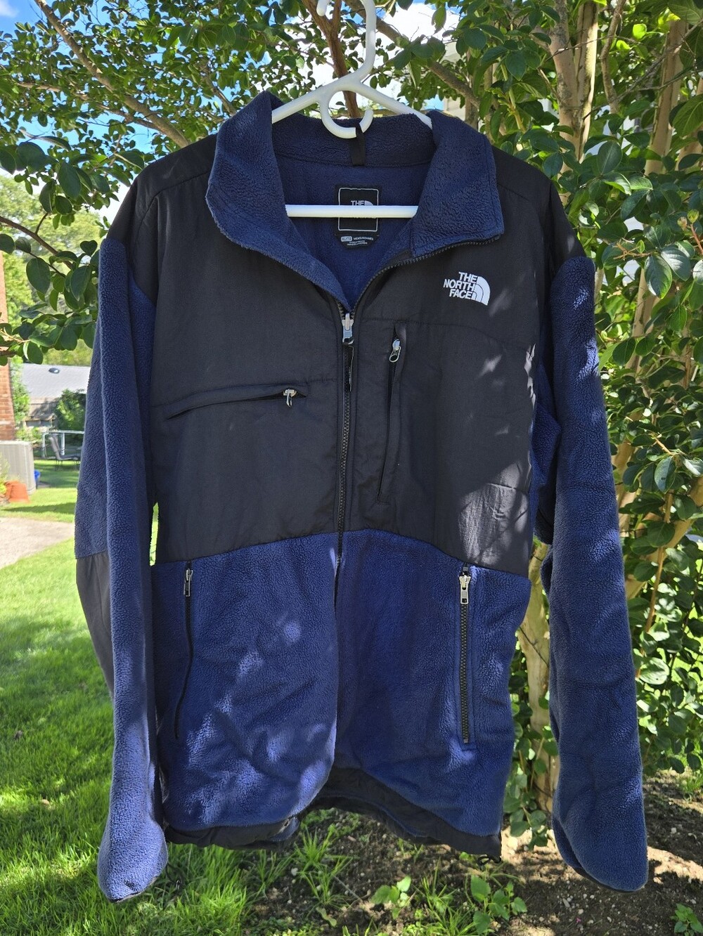 The North Face Men's Navy and Black Denali Fleece Jacket